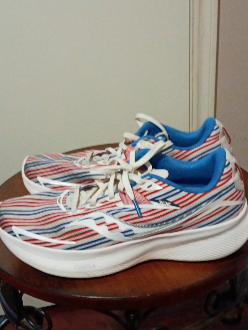 Saucony Ride 15 Shoes Womens Size 9 Red White Blue Stripes Running S10729-76 - Picture 9 of 13